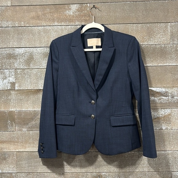 Banana Republic Navy 2 Button Wool Blazer size 8 petite - Picture 2 of 12